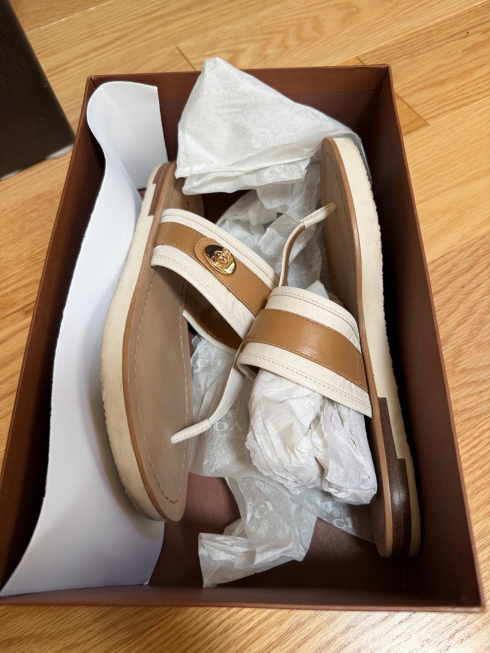 Coach  women’s 5.5M, White and Tan Eileen Leather Slide Sandals with Gold Logo. - Picture 6 of 7